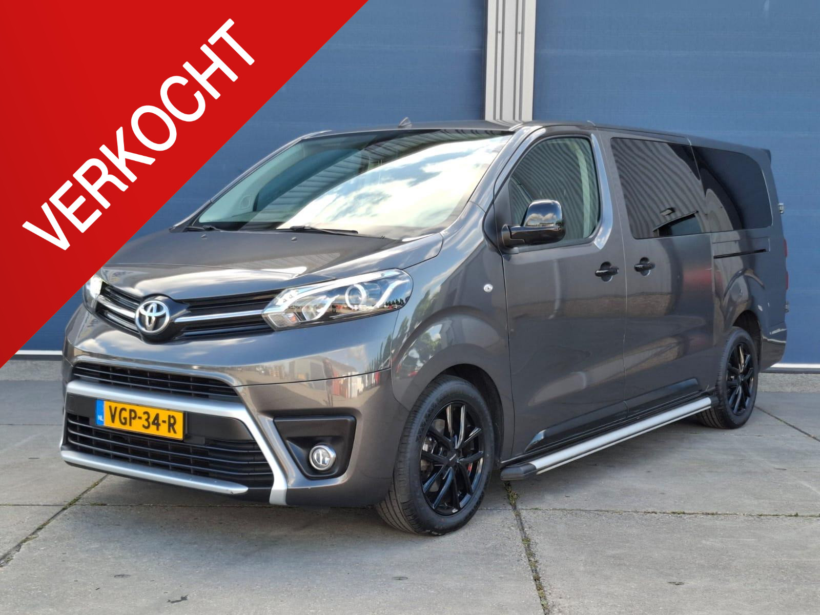 Toyota Proace worker