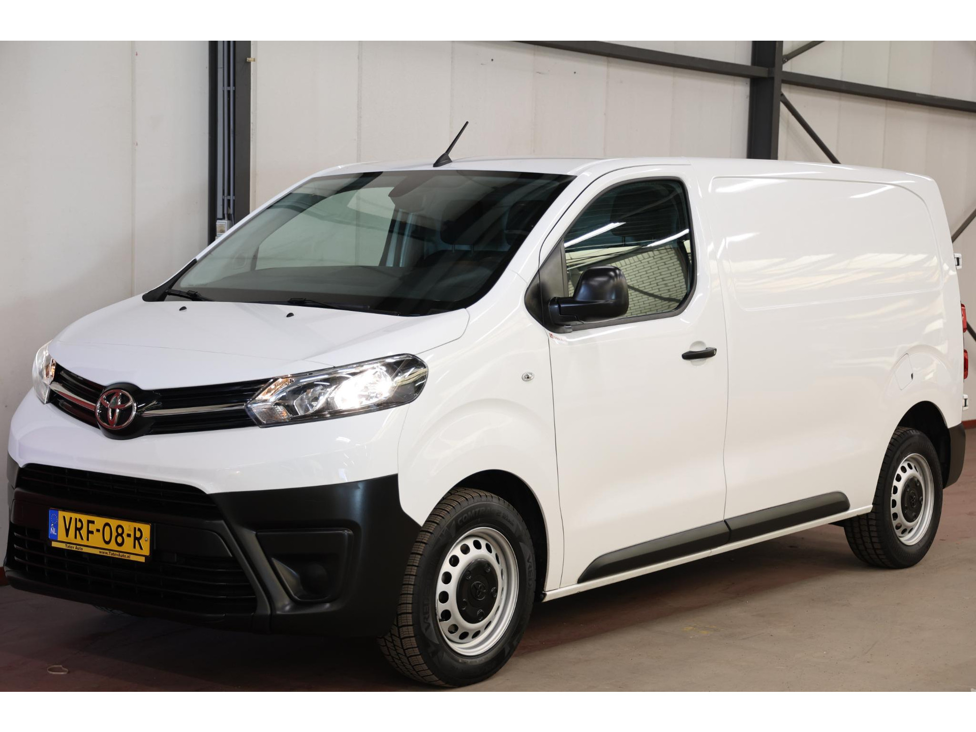 Toyota Proace worker