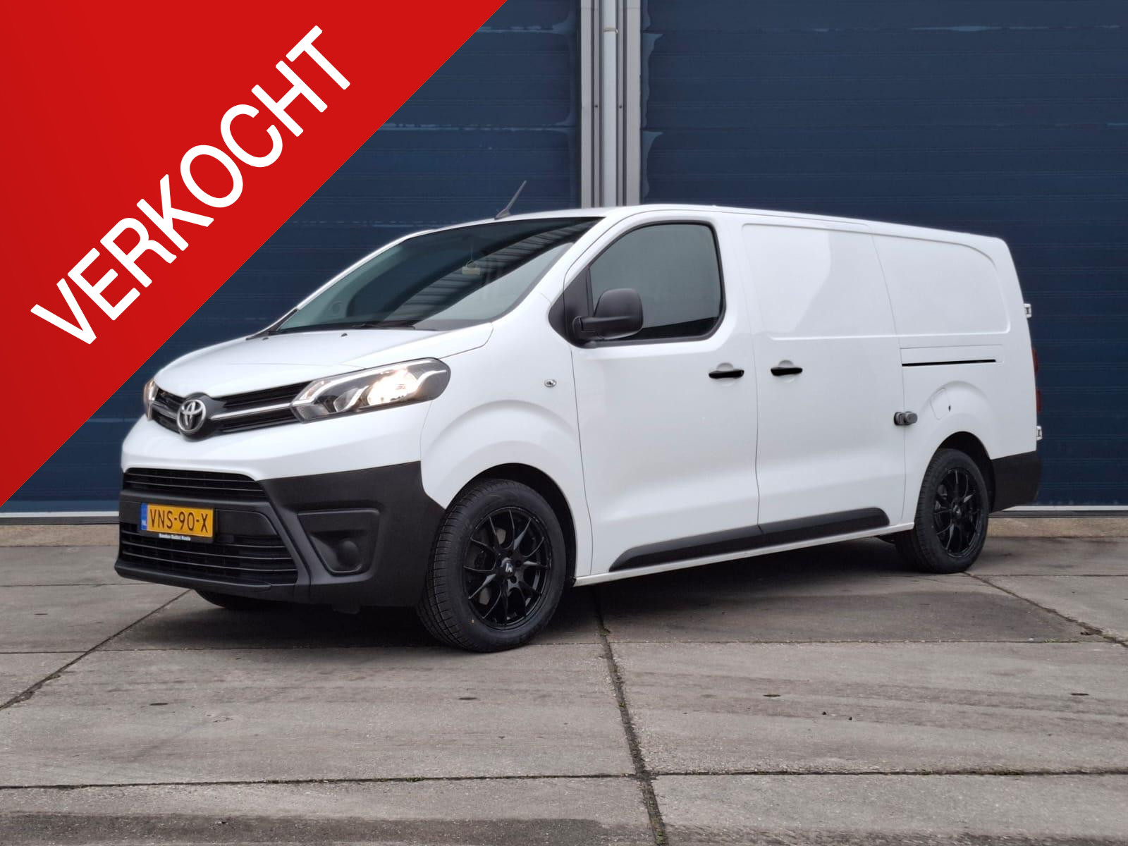 Toyota Proace worker