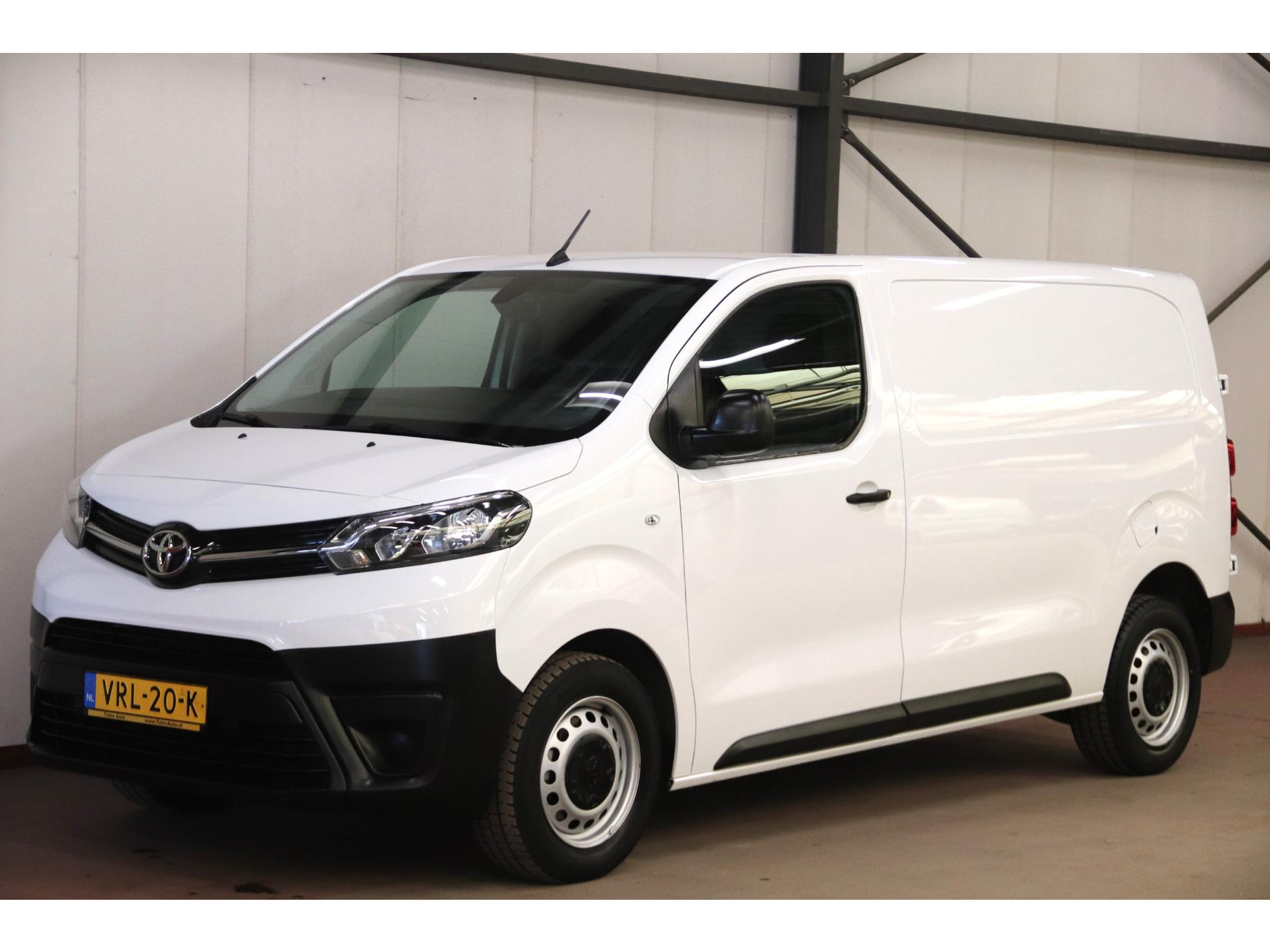 Toyota Proace worker